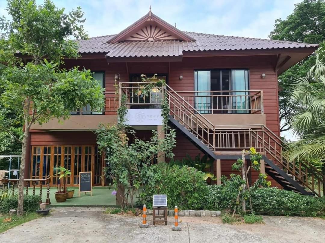 Baanbua Nonlen Hotel Udon Thani Buitenkant foto